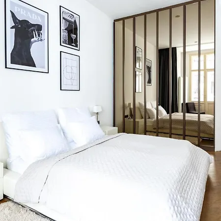 פראג Elegant Paris Ave Apartment With A Terrace מראה חיצוני תמונה