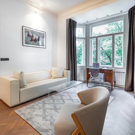 פראג Elegant Paris Ave Apartment With A Terrace מראה חיצוני תמונה