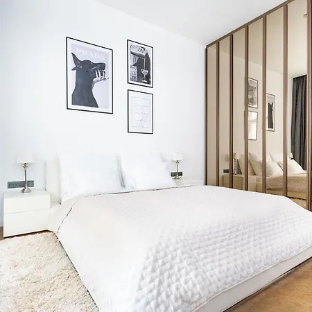 פראג Elegant Paris Ave Apartment With A Terrace מראה חיצוני תמונה