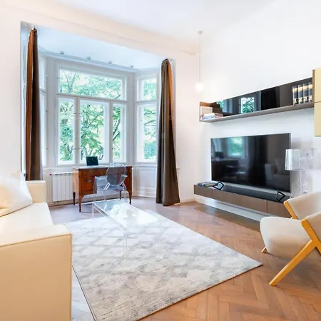פראג Elegant Paris Ave Apartment With A Terrace מראה חיצוני תמונה