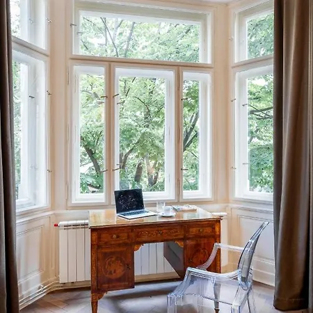 פראג Elegant Paris Ave Apartment With A Terrace מראה חיצוני תמונה